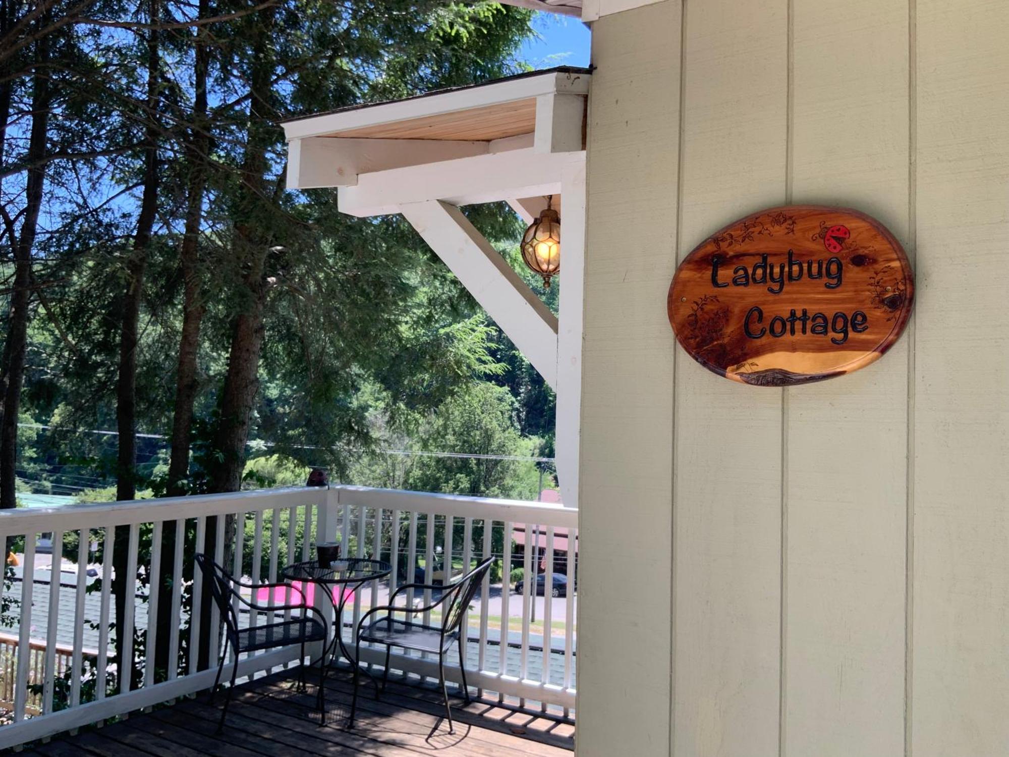 The Chimney Rock Inn & Cottages Exterior photo