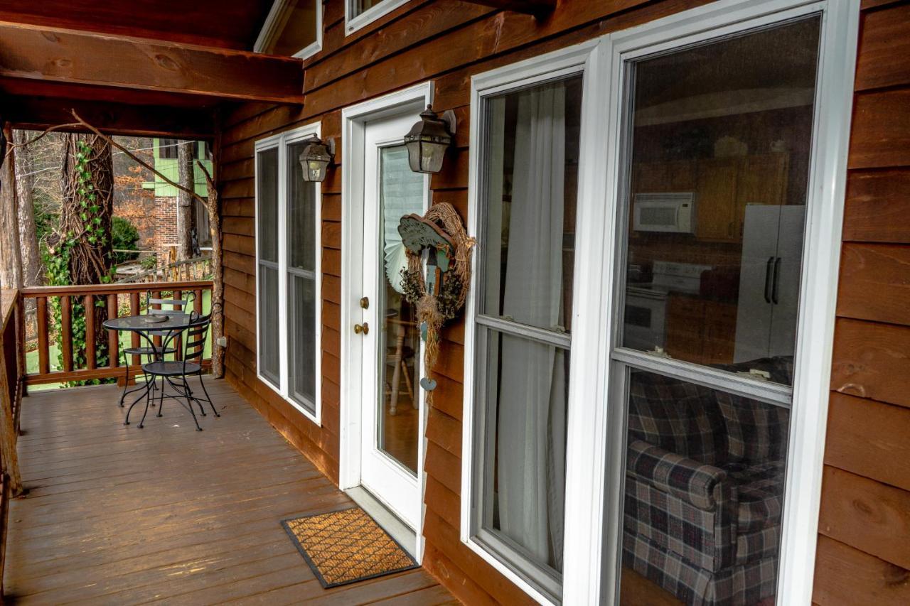 The Chimney Rock Inn & Cottages Exterior photo